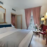 Corte Realdi Piazza Castello 4*